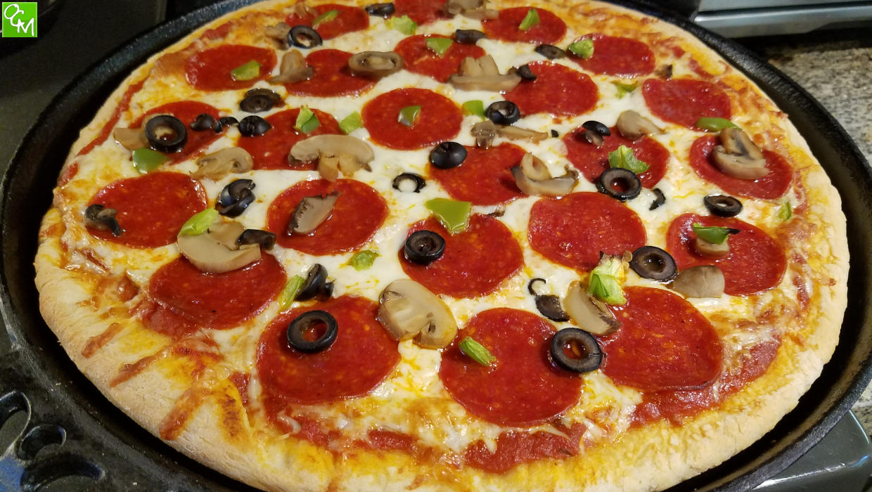 Copycat Pizza Hut Pan Pizza Recipe / DIY Pizza Hut Pan Pizza